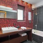 Alav Pool Vilă *