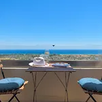 Alav Pool Vilă *