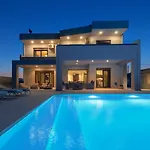 Alav Pool *