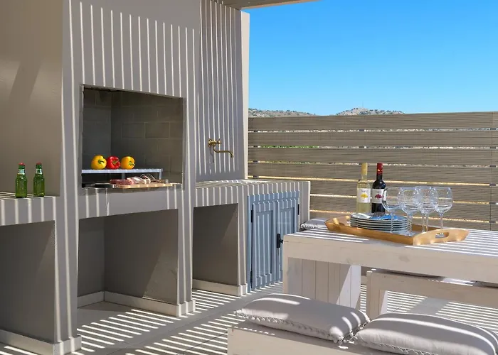 Alav Pool Willa Afandu